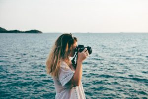 Feel confident in a relationship - girl photographer ocean