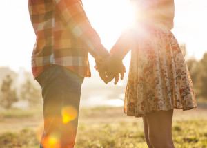 Dating advice for teens - teen couple holding hands sunrays